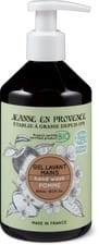 Jeanne en Provence nottoyant pour les mains apple cleaning