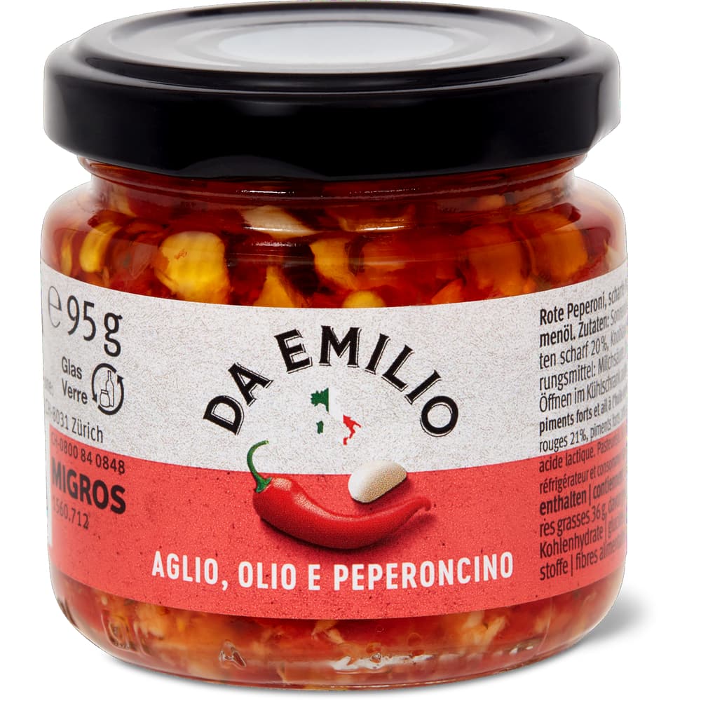 Da Emilio Rote Peperoni, scharfe Paprikaschoten und Knoblauch