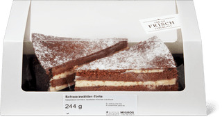 Preparato fresco Torta Foresta Nera con ciliegie