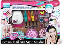 Girlie salon de manucure - avec beaucoup d'accessoires Maquillage