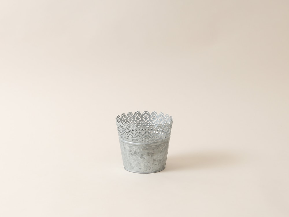 Vaso di fiori con bordo in pizzo Vaso di zinco I AM CREATIVE 657326500014 Dimensioni A: 14.0 cm N. figura 1