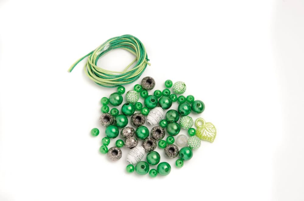 Kit de perles vert-blanc Perles artisanales 608112500000 Photo no. 1