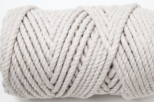 Macrame Rope light grey, fil à nouer Lalana pour projets de macramé, pour tisser et nouer, gris clair, 5 mm x env. 30 m, env. 330 g, 1 écheveau en faisceau