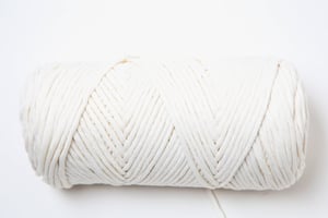 Carina cream, fil Lalana pour crochet, tricot, tissage &amp; projets macramé, couleur crème, 3 mm x env. 120 m, env. 200 g, 1 écheveau
