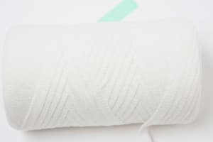 Ribbon Pura cream, filato Lalana per uncinetto, maglia, annodatura e macramè, color crema, ca. 8 x 1 mm x 95 m, ca. 200 g, 1 gomitolo