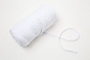 Spessa white, filato Lalana per uncinetto, maglia, annodatura e macramè, bianco, ca. 5 mm x 60 m, ca. 250 g, 1 gomitolo