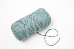 Carina salvia, Lalana fil pour crochet, tricot, tissage &amp; projets macramé, bleu gris, 3 mm x env. 120 m, env. 200 g, 1 écheveau