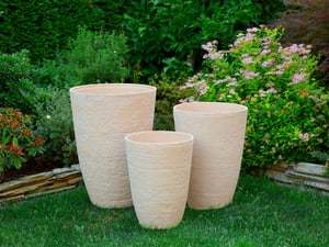 Grand cache-pot beige en pierre en forme de vase CAMIA