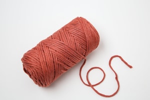 Carina rusty, fil Lalana pour crochet, tricot, tissage &amp; projets macramé, rouge rouille, 3 mm x env. 120 m, env. 200 g, 1 écheveau