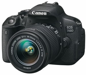 EOS 700D EF-S 18-55mm IS STM Spiegelreflexkamera (inkl. Tasche + Zusatzakku)