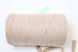 Ribbon Pura beige, filato a nastro Lalana per uncinetto, maglia, annodatura e macramè, beige, ca. 8 x 1 mm x 95 m, ca. 200 g, 1 gomitolo