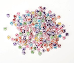 Dischi di plastica con legno , 50g, alfabeto colorato