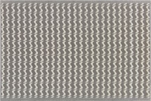Tappeto da esterno grigio con motivo geometrico 120 x 180 cm TUMKUR