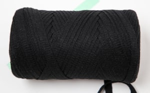 Ribbon Pura black, filato Lalana per uncinetto, maglia, annodatura e macramè, nero, circa 8 x 1 mm x 95 m, circa 200 g, 1 gomitolo