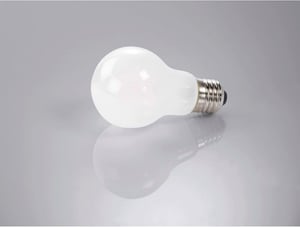 Filament LED, E27, 806lm remplace une ampoule à incandescence de 60W, blanc chaud, mat, RA90, dim.