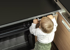 Schrank- und Schubladensicherung