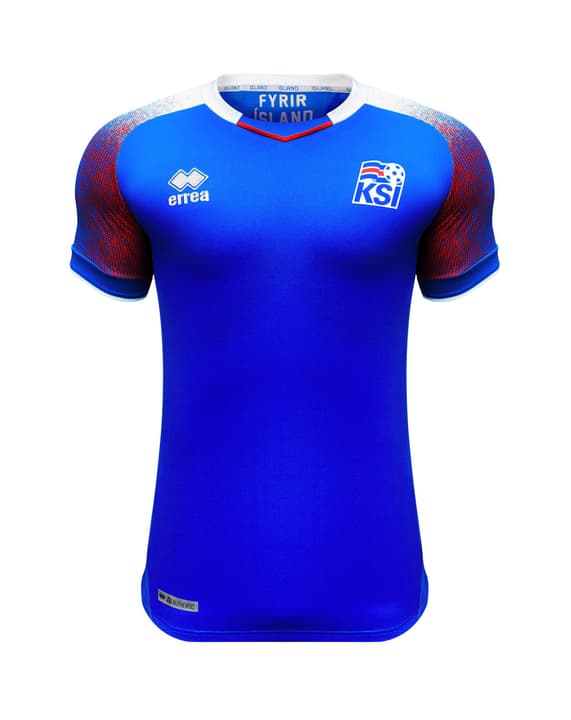 Errea Island Shirt Home Réplique du maillot porté à domicile par l'équipe nationale islande de football. Island Shirt Home Réplique du maillot porté à domicile par l'équipe nationale islande de football. Errea 498285100343 Couleur bleu marine Taille S Photo no. 1