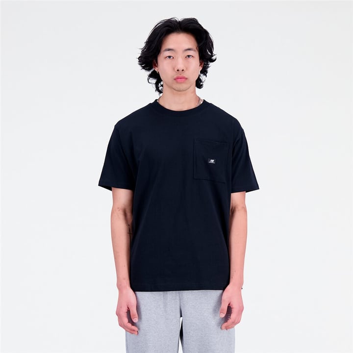 Image of New Balance Essentials Reimagined Pocket T-Shirt T-Shirt schwarz