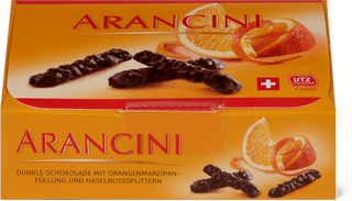 Arancini Cioccolato fondente con ripieno di marzapane all'arancia e scaglie di nocciole